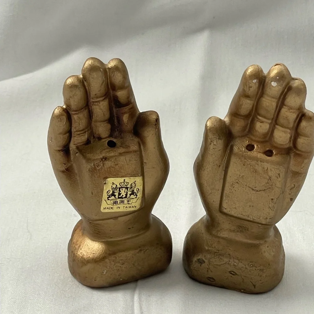 Gold Colored Praying Hands Salt&Pepper Shakers‎ Made in Taiwan